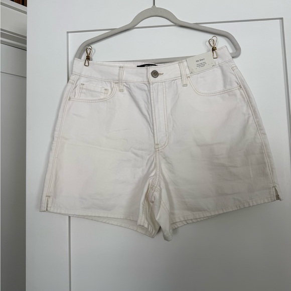 Hollister Pants - Hollister Cream Jean Shorts
